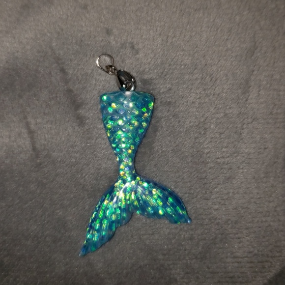 💗💗 NIP mermaid tail necklace pendant - Picture 2 of 3